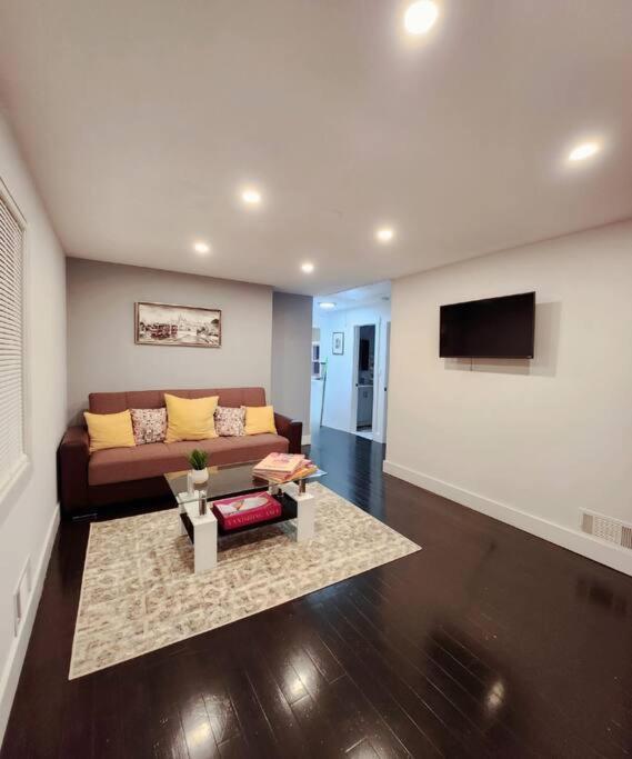 Entire Modern 1 Fam House/ 7 Min Walk To Nyc Train * Tuckahoe (Westchester County)