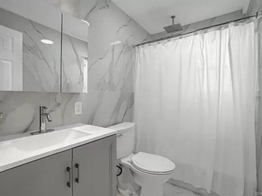 Entire Modern 1 Fam House/ 7 Min Walk To Nyc Train * Tuckahoe (Westchester County)