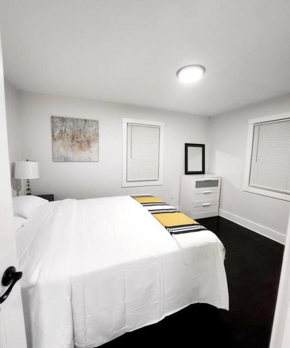 Holiday home Entire Modern 1 Fam House/ 7 Min Walk To Nyc Train Tuckahoe (Westchester County)