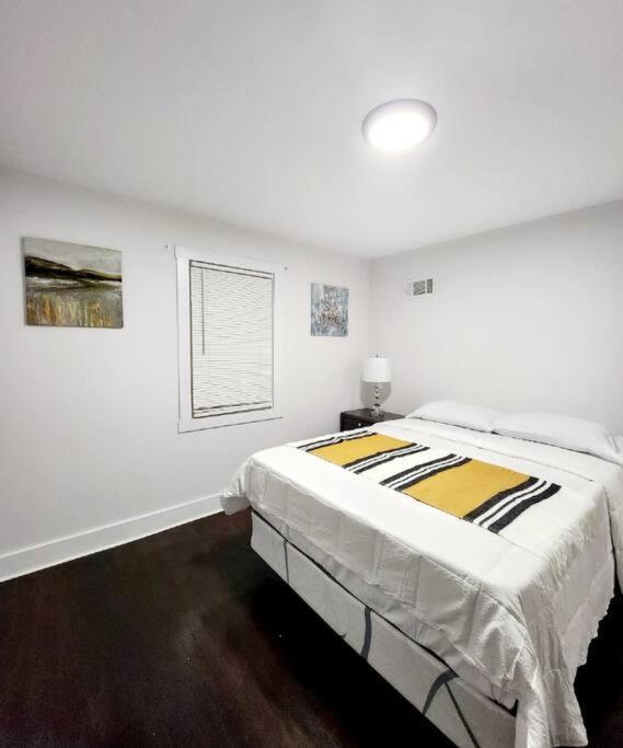 Holiday home Entire Modern 1 Fam House/ 7 Min Walk To Nyc Train *