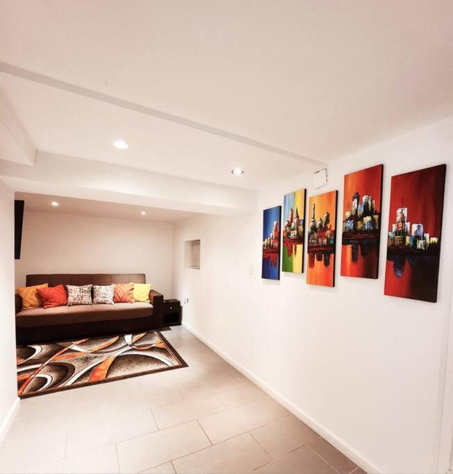 Entire Modern 1 Fam House/ 7 Min Walk To Nyc Train Holiday home